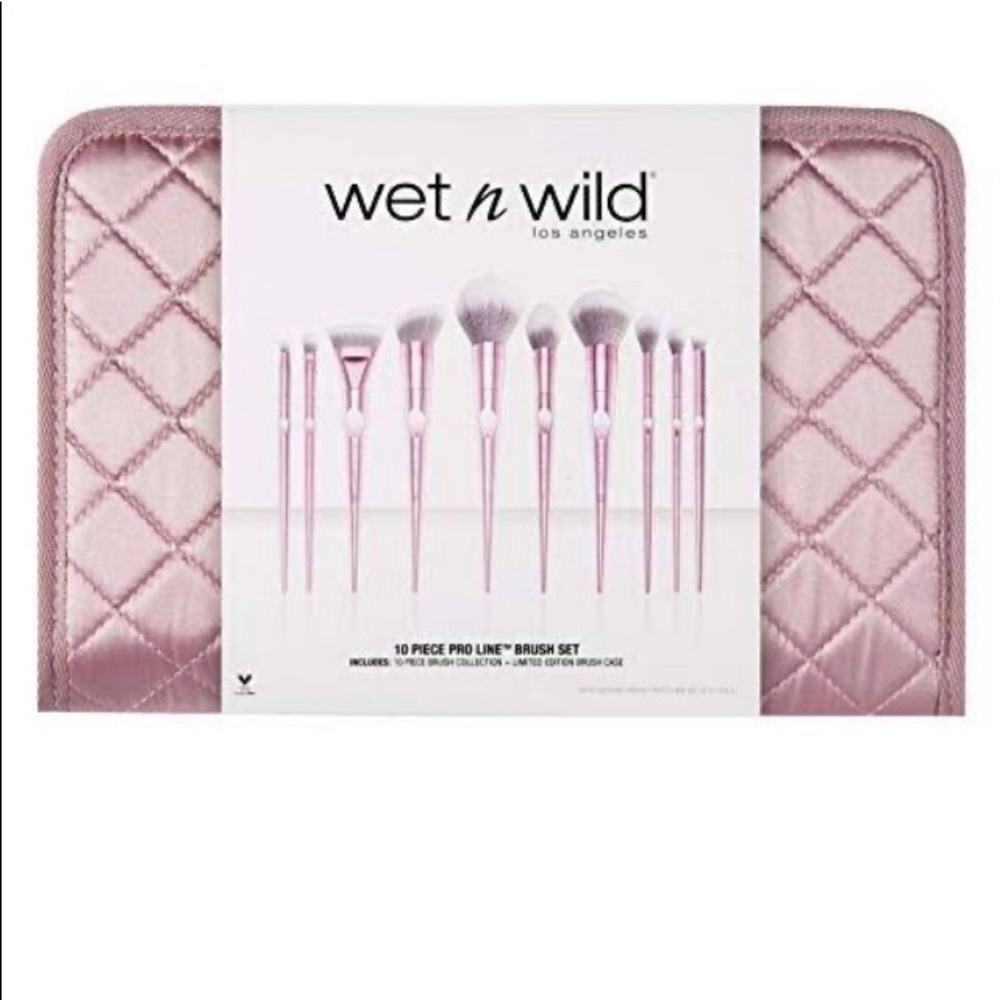 Wet N Wild brush set with case